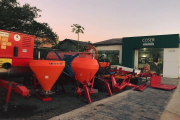 VENDA DE IMPLEMENTOS AGRÍCOLAS Trabalhamos na venda de máquinas e implementos agrícolas novos e usados, representando as melhores marcas do ramo para lhe atender seja qual for a sua necessidade no campo.